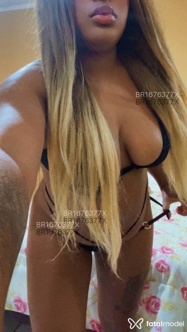 Acompanhante mulher loira (o) de olhos pretos em Florianópolis - Sarah Porto