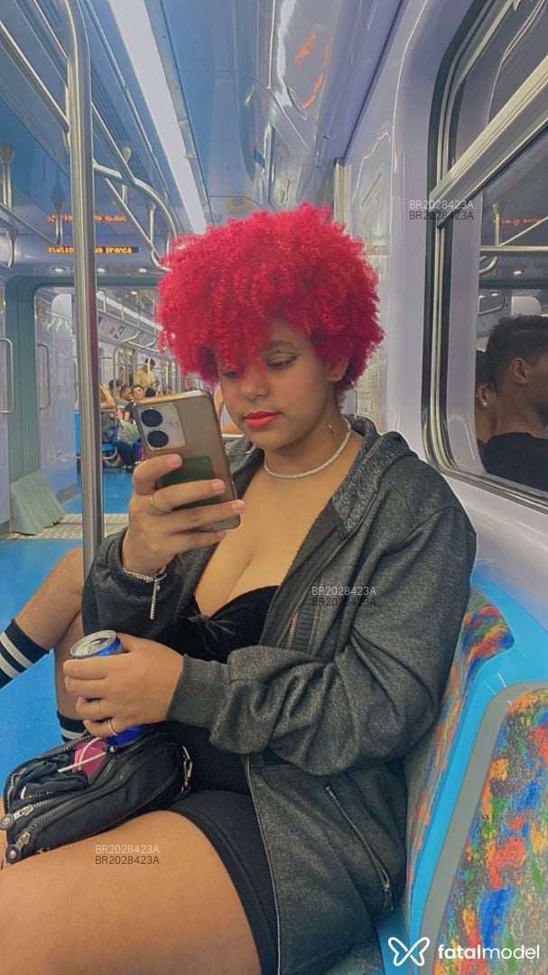 Acompanhante mulher com cabelo castanho de olhos castanhos em São Paulo Acompanhante mulher com cabelo castanho de olhos castanhos em São Paulo - Capitã Ane