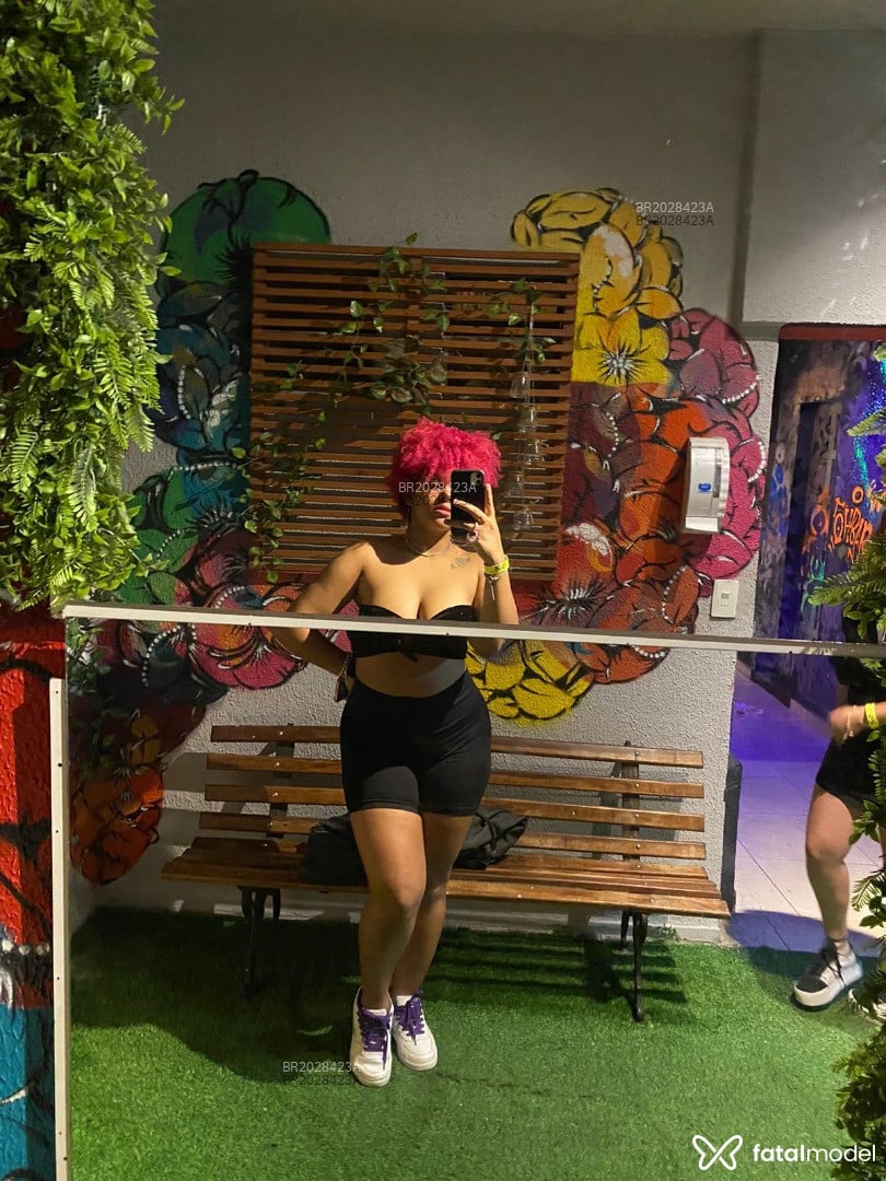 Acompanhante mulher com cabelo castanho de olhos castanhos em São Paulo Acompanhante mulher com cabelo castanho de olhos castanhos em São Paulo - Capitã Ane