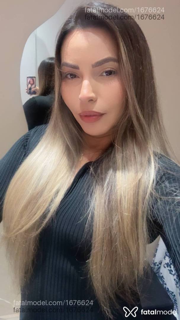 Acompanhante mulher loira (o) de olhos castanhos - Bia Pernambucana