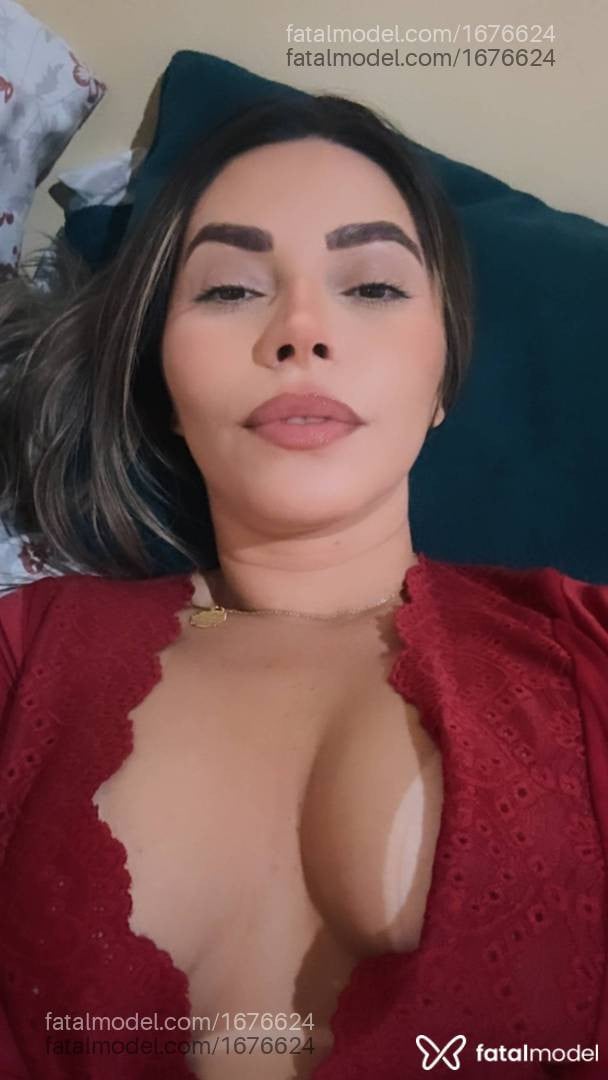 Acompanhante mulher loira (o) de olhos castanhos - Bia Pernambucana