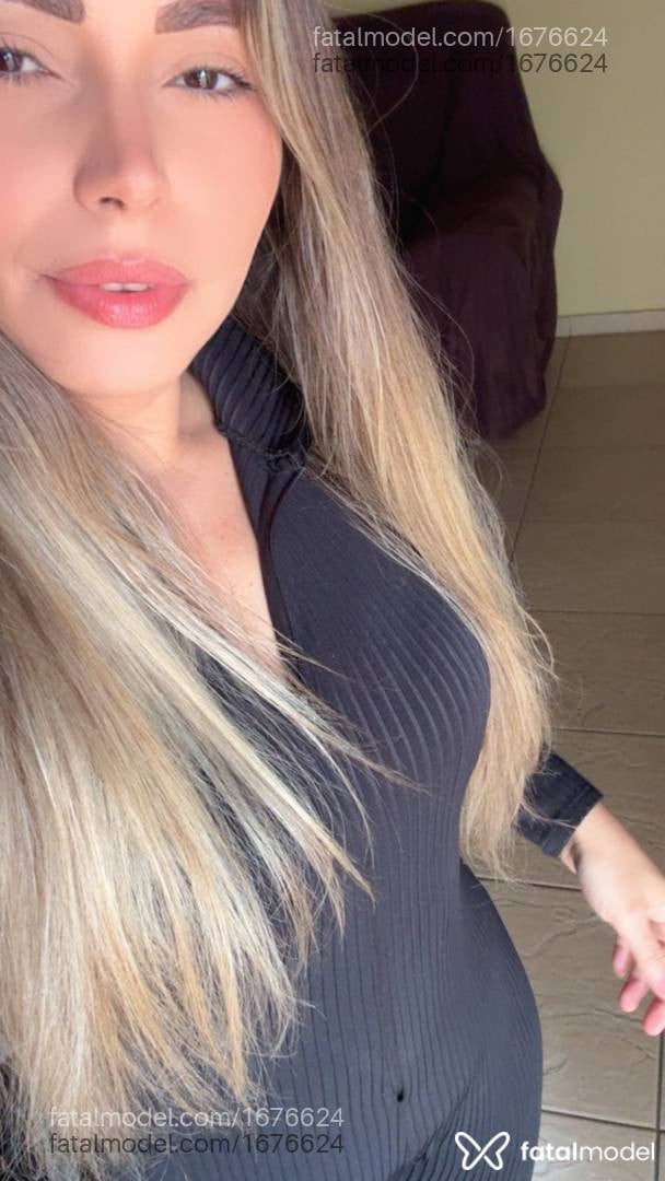 Acompanhante mulher loira (o) de olhos castanhos - Bia Pernambucana