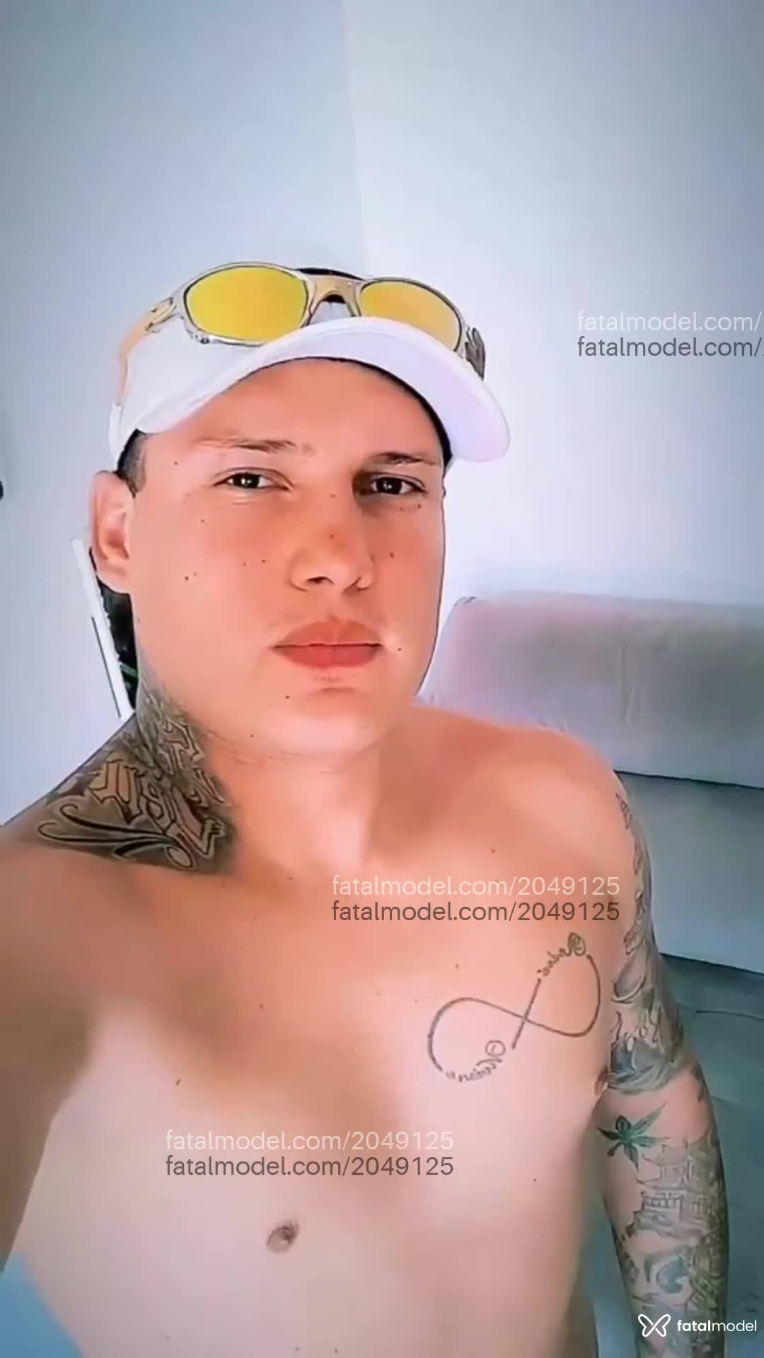 Acompanhante homem morena (o) de olhos castanhos em São Paulo - Booyy