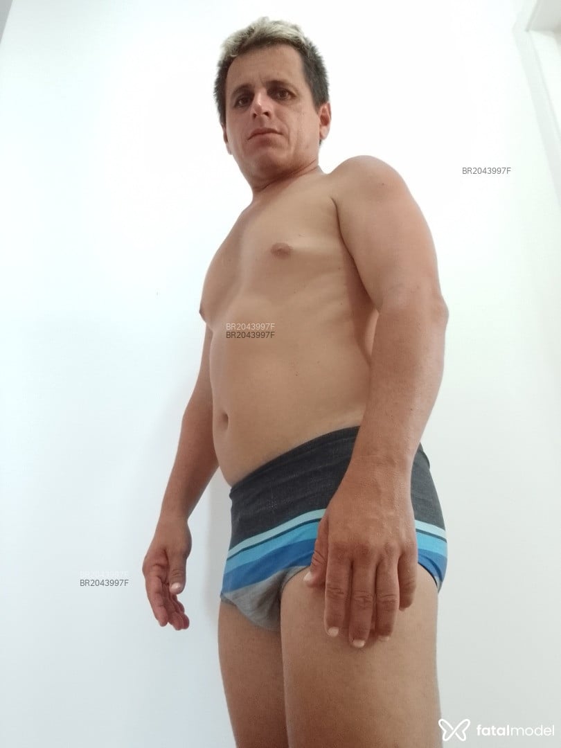 Acompanhante homem com cabelo colorido de olhos castanhos em Rio de Janeiro Acompanhante homem com cabelo colorido de olhos castanhos em Rio de Janeiro - Samuka