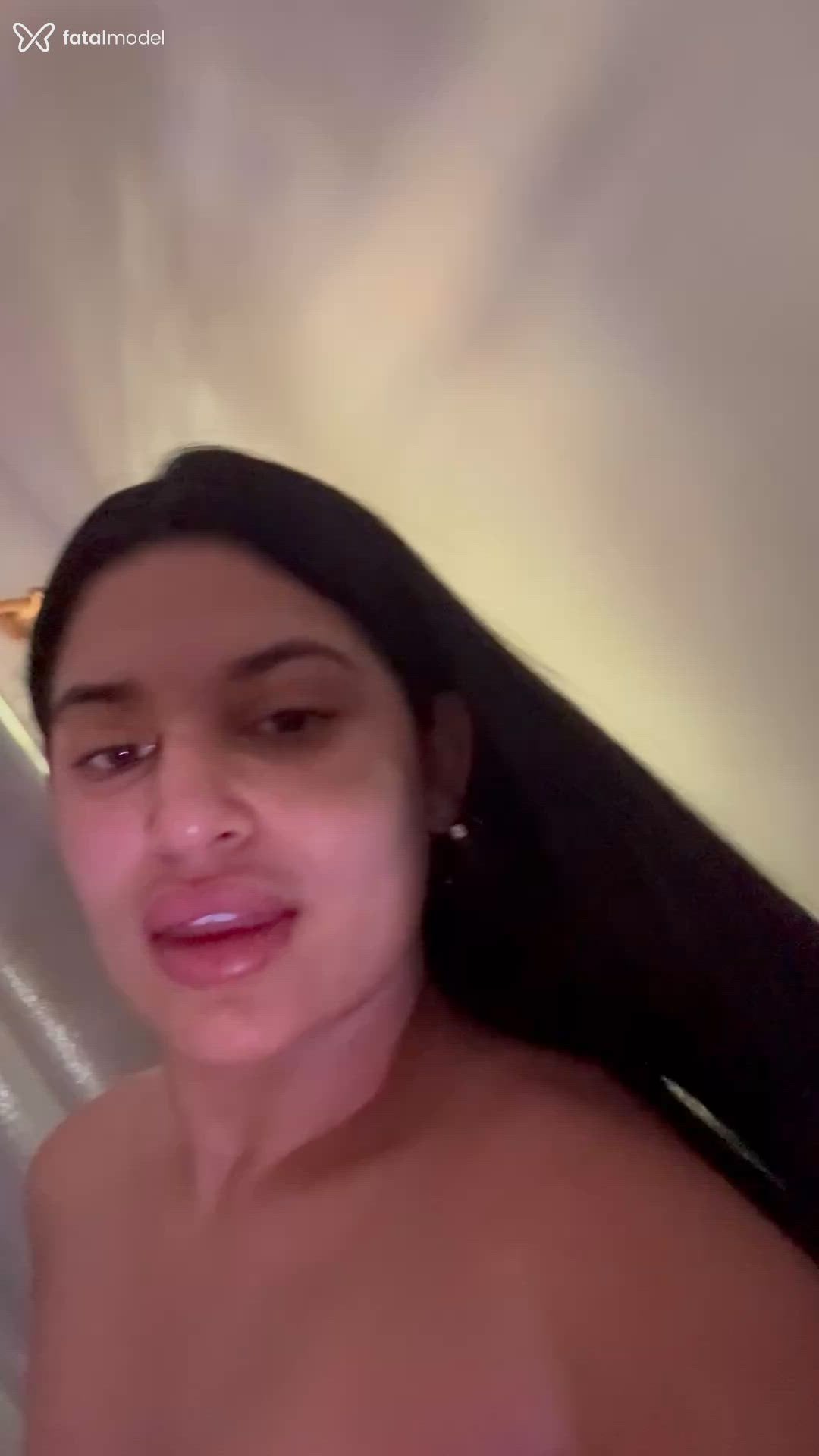 Acompanhante mulher morena (o) de olhos castanhos - Mirella