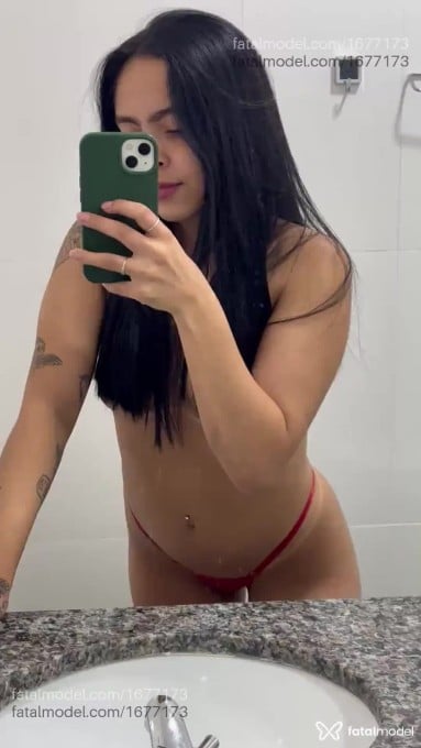 Acompanhante mulher com cabelo castanho de olhos castanhos - Julia Gomes