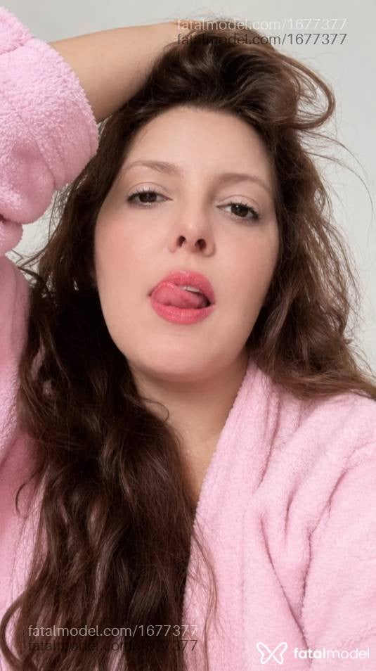 Acompanhante mulher com cabelo castanho de olhos castanhos - Thaís Lovatelli