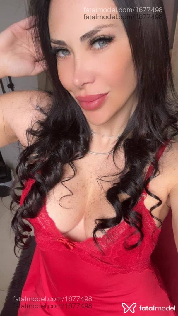 Acompanhante mulher morena (o) de olhos azuis - Ellen Millano