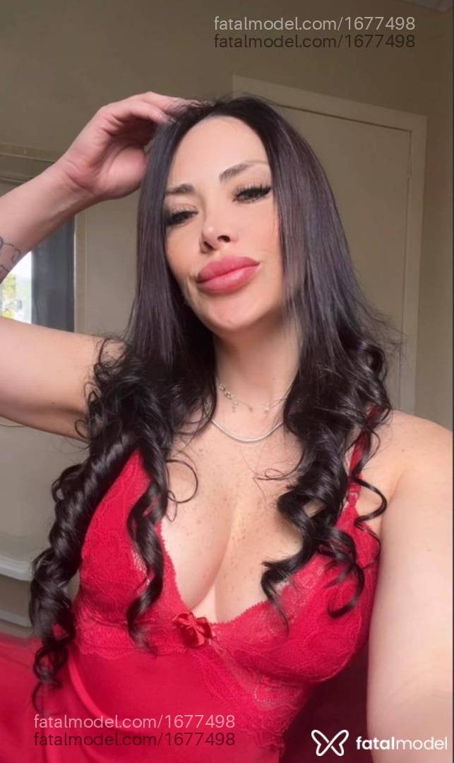 Acompanhante mulher morena (o) de olhos azuis - Ellen Millano