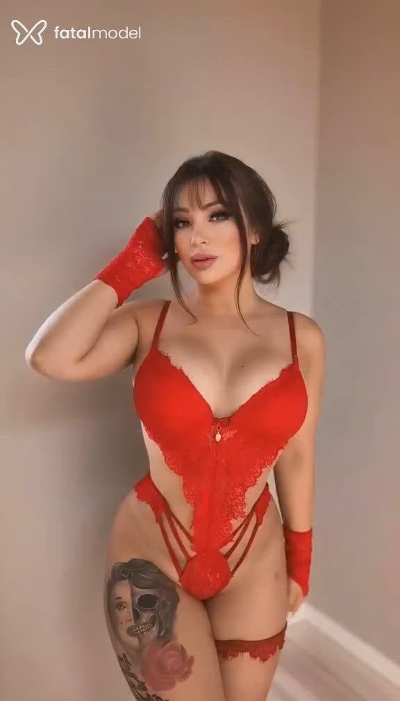 Acompanhante mulher loira (o) de olhos verdes - Jade Prado