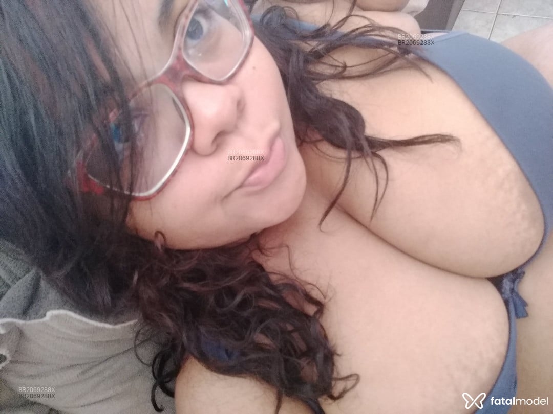 Acompanhante mulher morena (o) de olhos castanhos em Virtual Acompanhante mulher morena (o) de olhos castanhos em Virtual - Ninah