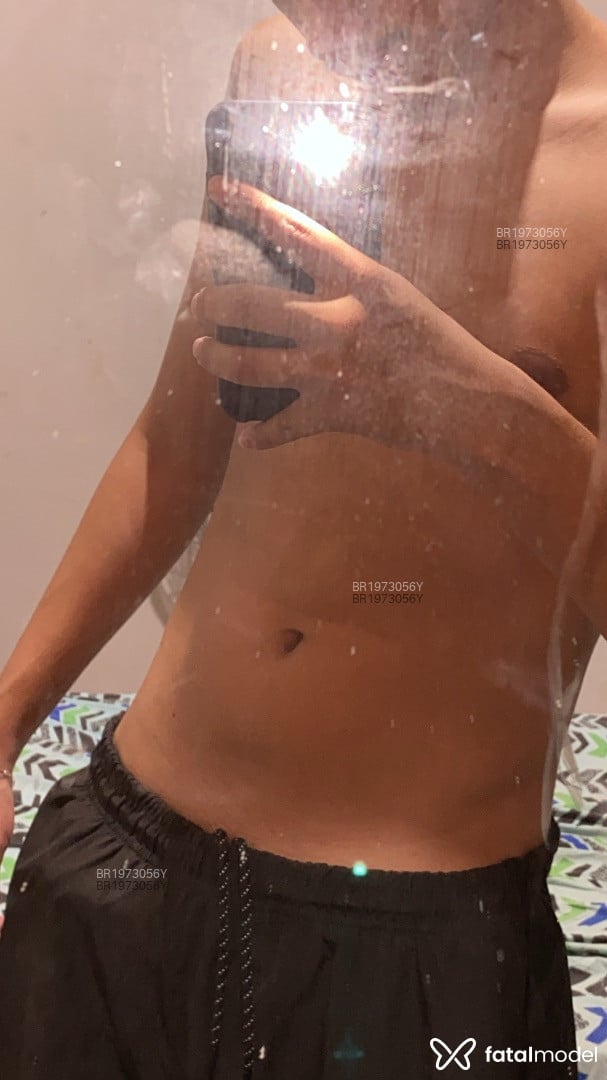 Acompanhante homem com cabelo castanho de olhos castanhos em Rondonópolis Acompanhante homem com cabelo castanho de olhos castanhos em Rondonópolis - Xbaby