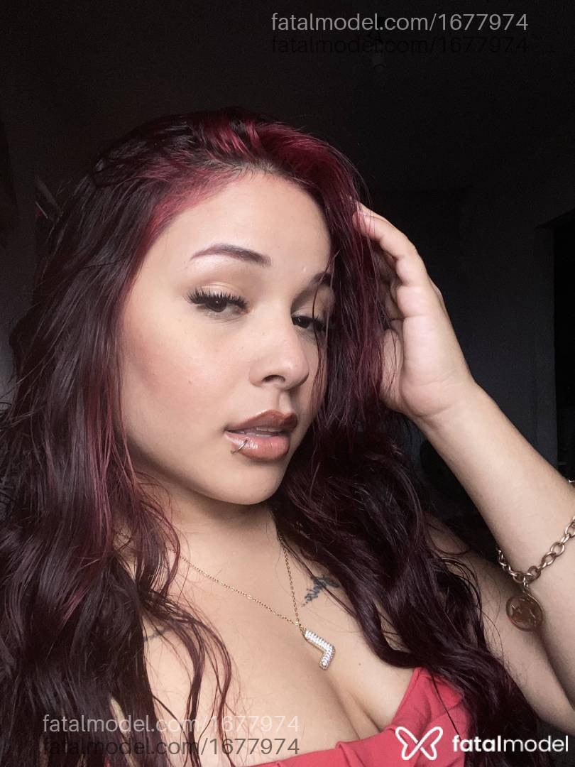 Acompanhante mulher ruiva (o) de olhos castanhos - Yara