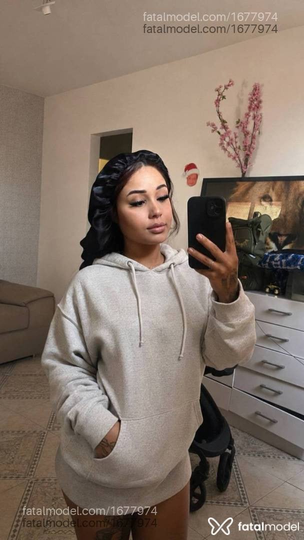 Acompanhante mulher ruiva (o) de olhos castanhos - Yara