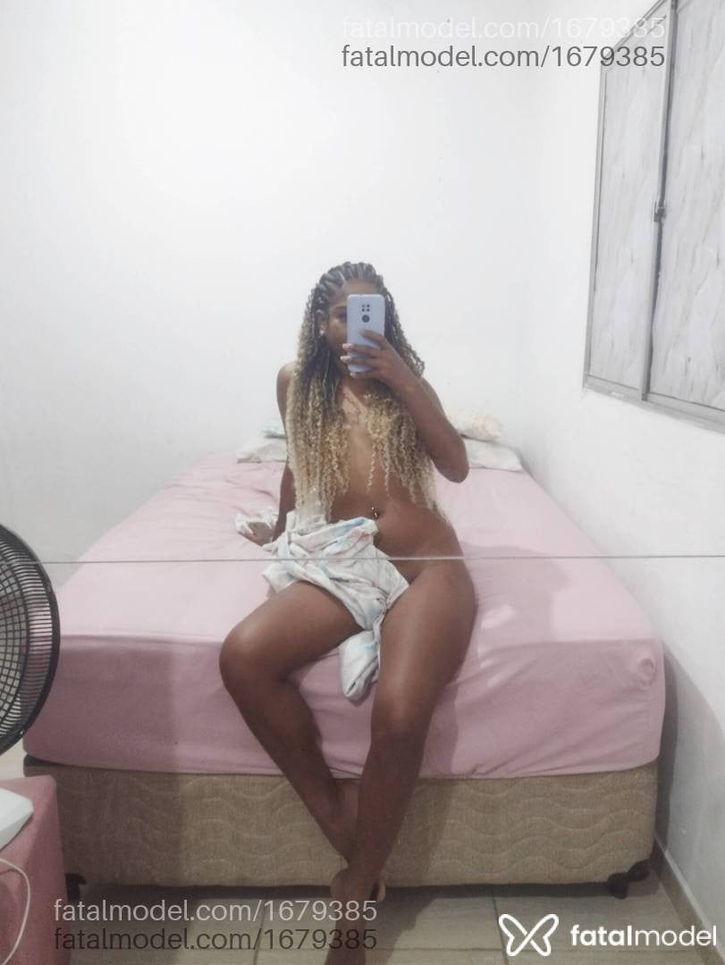 Acompanhante mulher morena (o) de olhos pretos - Majú Kaolin