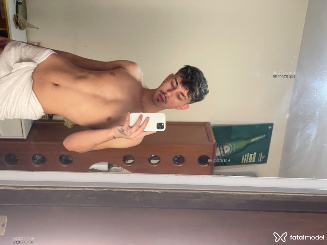 Acompanhante homem loira (o) de olhos castanhos - Lucas Fernandes