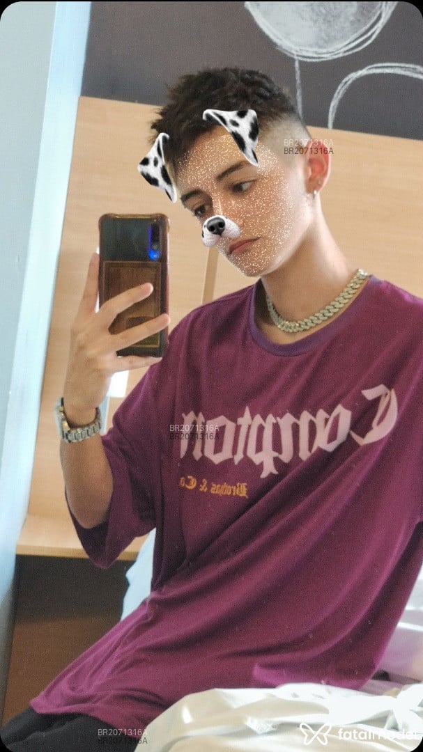 Acompanhante homem morena (o) de olhos castanhos - Guilherme