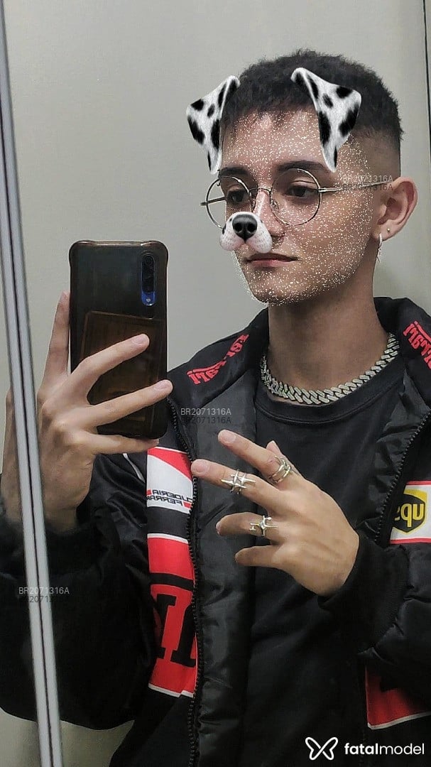 Acompanhante homem morena (o) de olhos castanhos - Guilherme