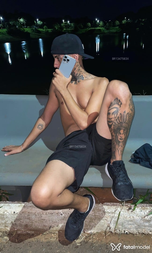 Acompanhante homem com cabelo castanho de olhos castanhos - Matheus Mineiro Acompanhante homem com cabelo castanho de olhos castanhos - Matheus Mineiro