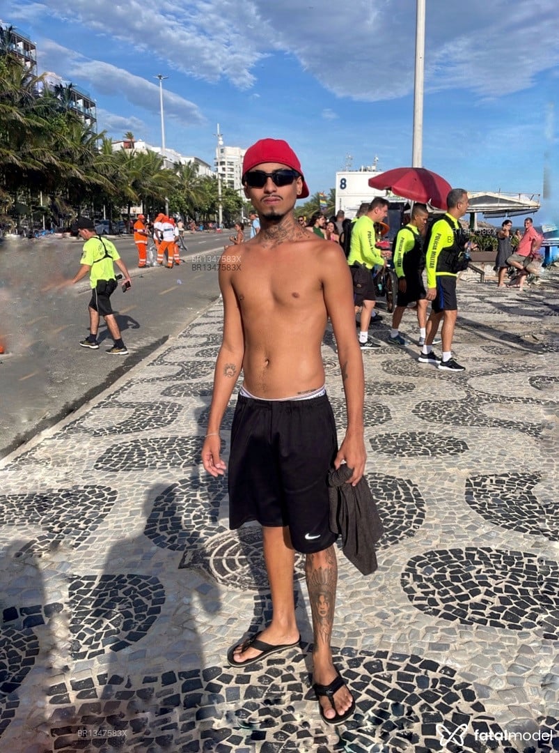 Acompanhante homem com cabelo castanho de olhos castanhos - Matheus Mineiro Acompanhante homem com cabelo castanho de olhos castanhos - Matheus Mineiro