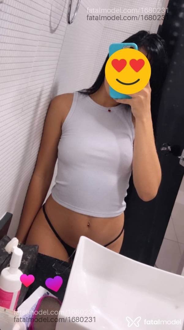 Acompanhante mulher morena (o) de olhos pretos - Yorrana