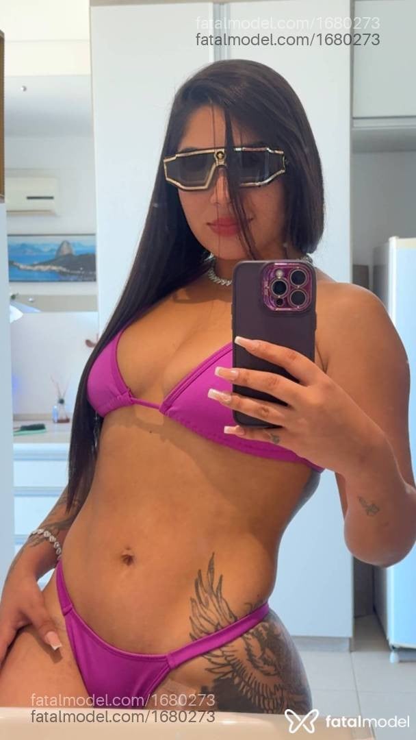 Acompanhante mulher com cabelo castanho de olhos castanhos - Dani Bueno Acompanhante mulher com cabelo castanho de olhos castanhos - Dani Bueno
