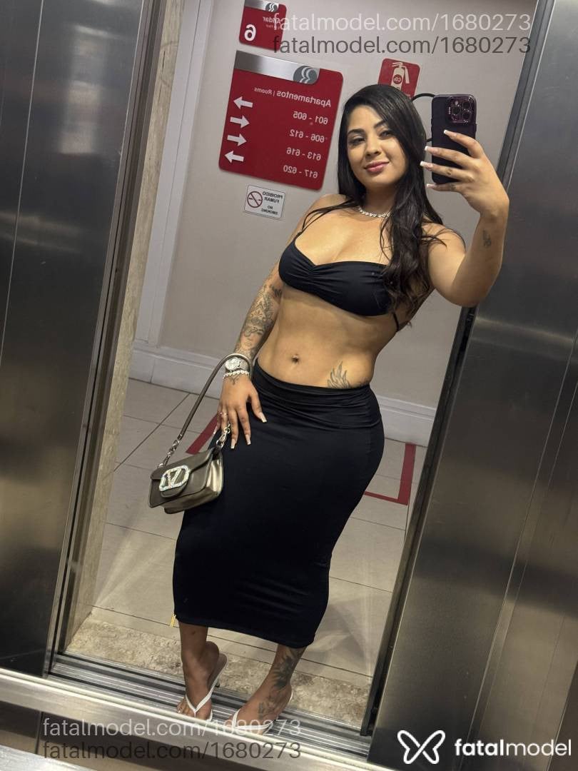 Acompanhante mulher com cabelo castanho de olhos castanhos - Dani Bueno Acompanhante mulher com cabelo castanho de olhos castanhos - Dani Bueno