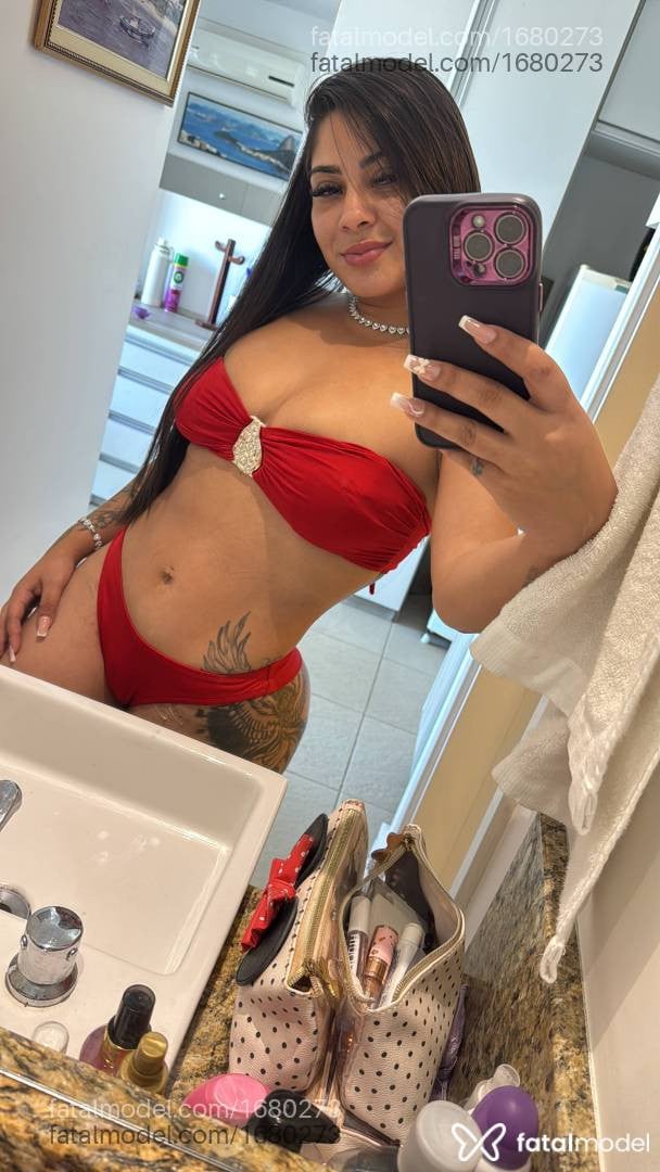 Acompanhante mulher com cabelo castanho de olhos castanhos - Dani Bueno