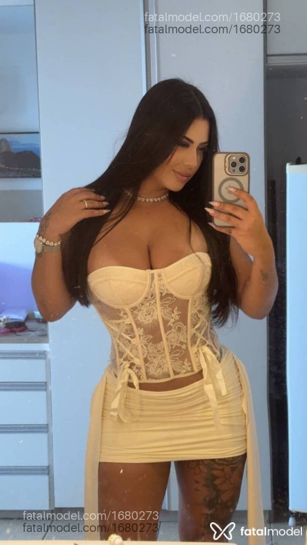 Acompanhante mulher com cabelo castanho de olhos castanhos - Dani Bueno