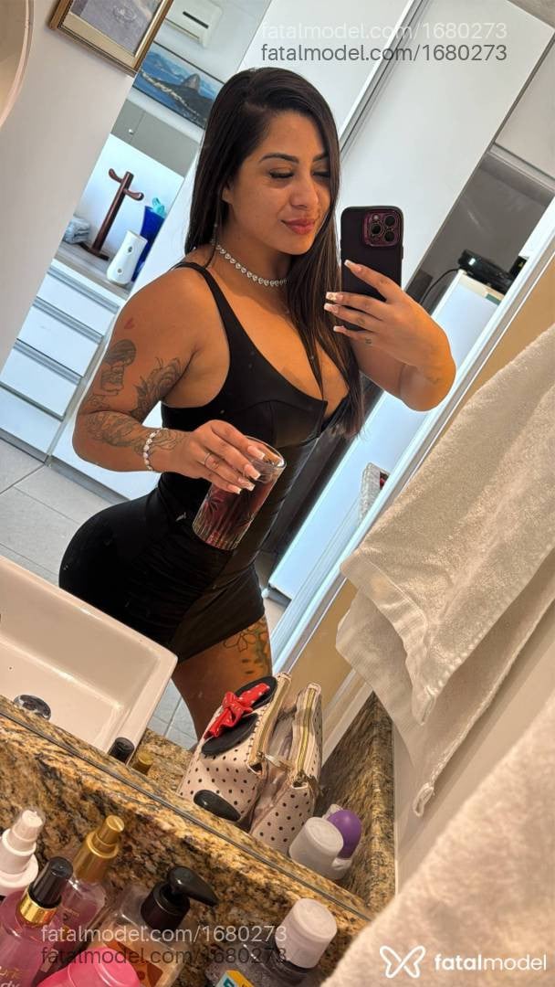Acompanhante mulher com cabelo castanho de olhos castanhos em Macaé - Dani Bueno