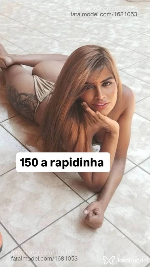 Acompanhante mulher com cabelo castanho de olhos castanhos - Cléo