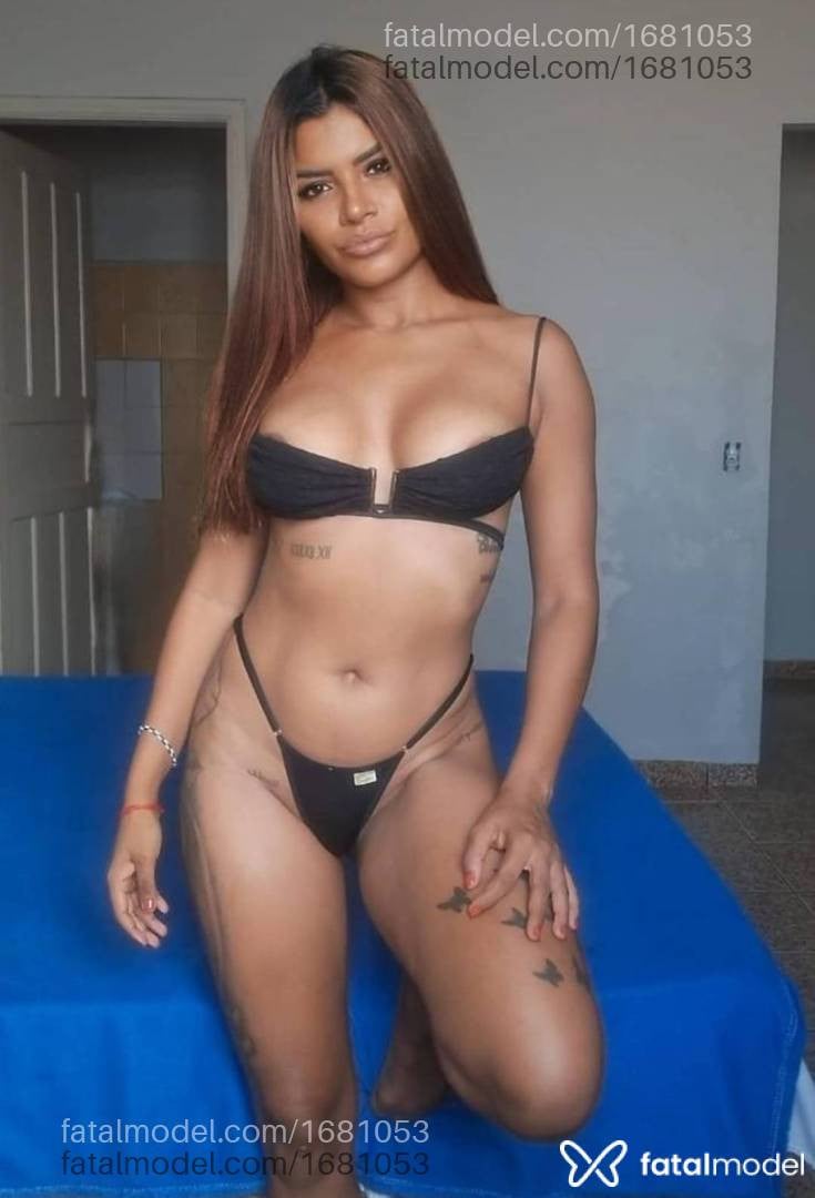 Acompanhante mulher com cabelo castanho de olhos castanhos - Cléo