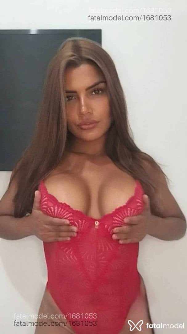 Acompanhante mulher com cabelo castanho de olhos castanhos - Cléo