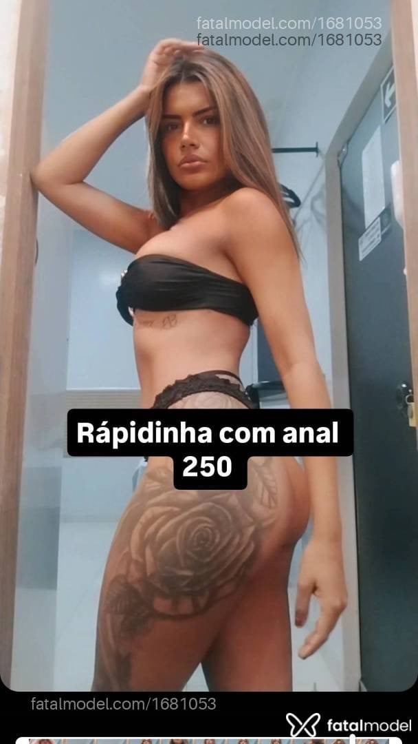 Acompanhante mulher com cabelo castanho de olhos castanhos - Cléo