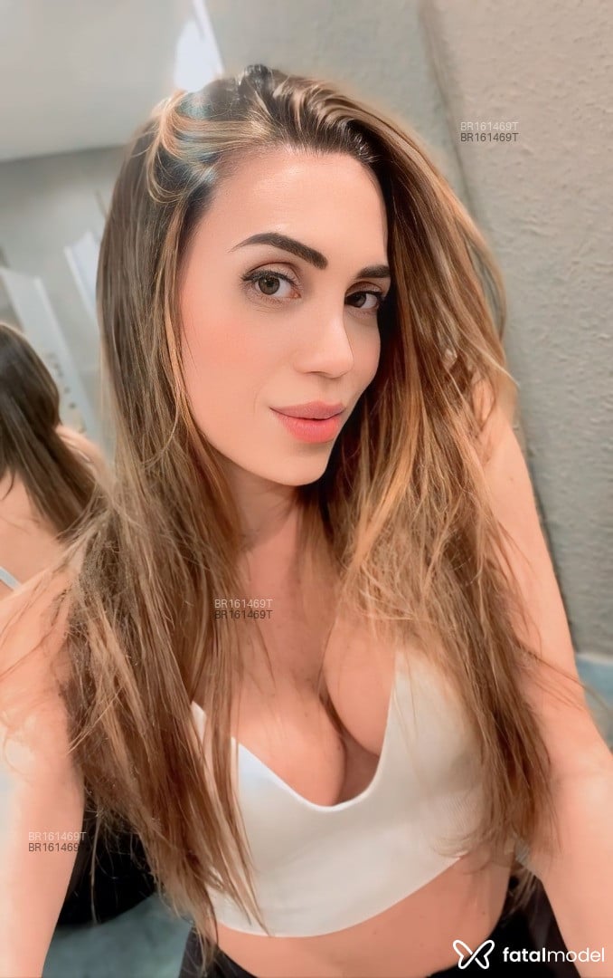 Acompanhante travesti com cabelo castanho de olhos castanhos em Rio de Janeiro - Alice dCastro