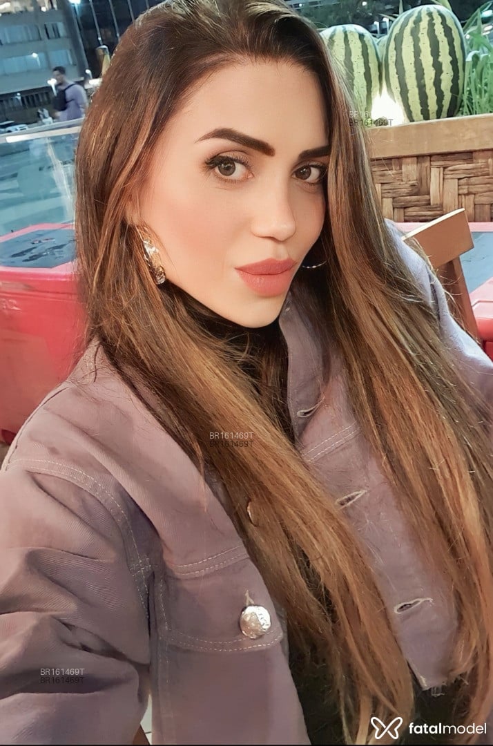 Acompanhante travesti com cabelo castanho de olhos castanhos em Rio de Janeiro - Alice dCastro