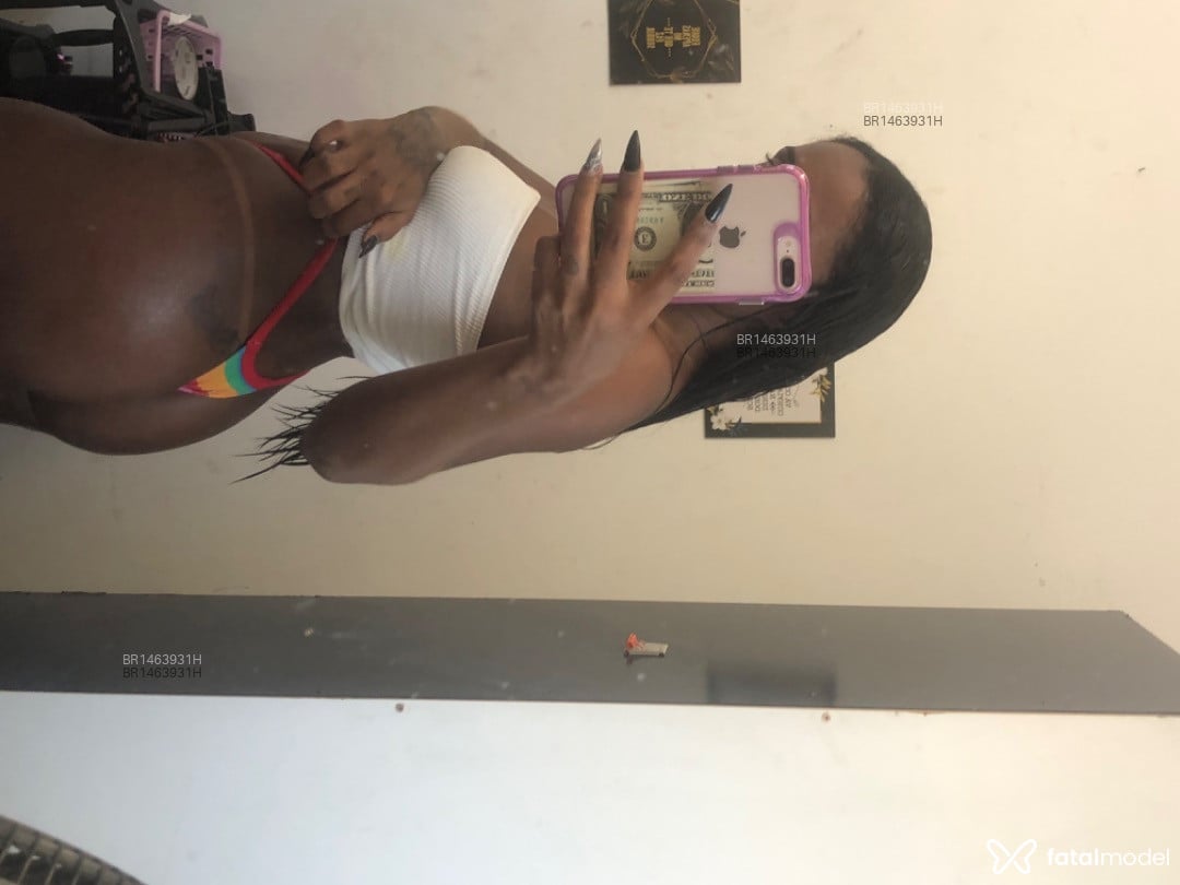 Acompanhante mulher com cabelo castanho de olhos pretos em Rio de Janeiro Acompanhante mulher com cabelo castanho de olhos pretos em Rio de Janeiro - Mikaella