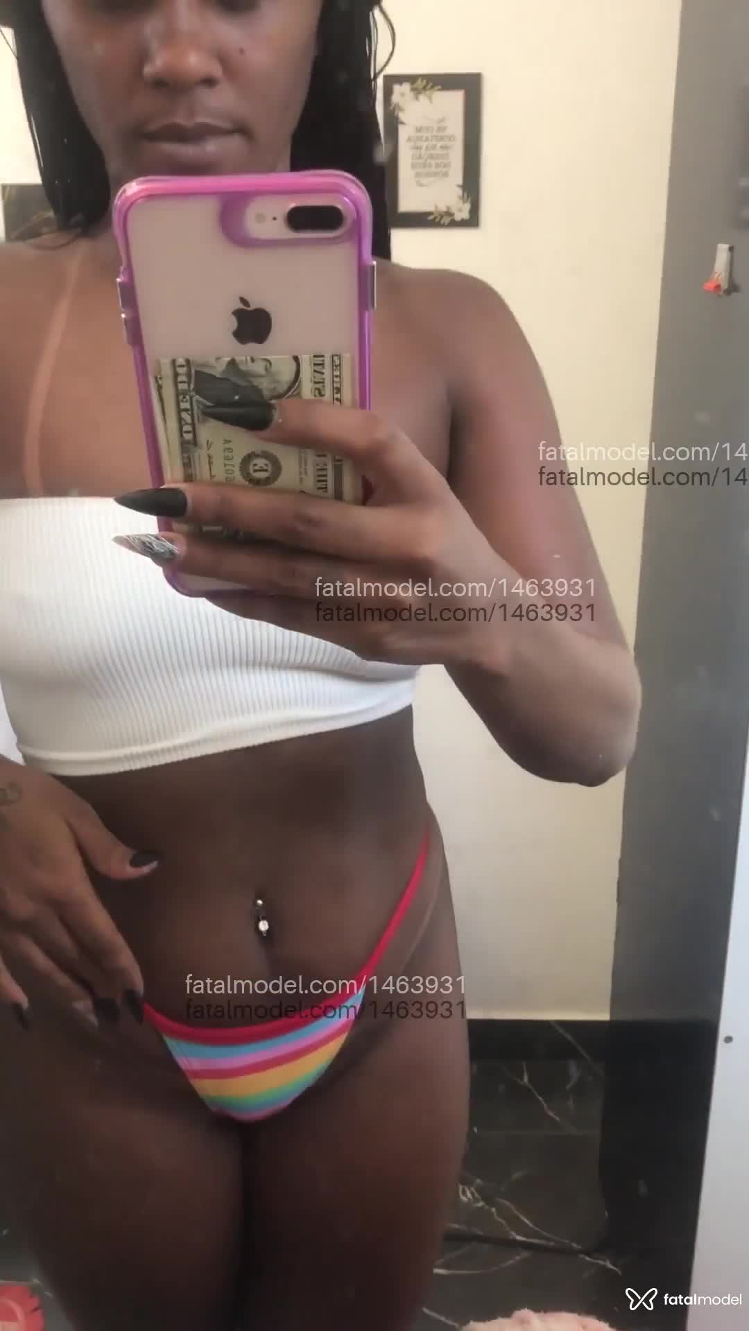 Acompanhante mulher com cabelo castanho de olhos pretos em Rio de Janeiro Acompanhante mulher com cabelo castanho de olhos pretos em Rio de Janeiro - Mikaella