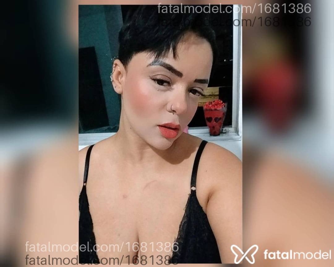 Acompanhante mulher morena (o) de olhos castanhos - Isis