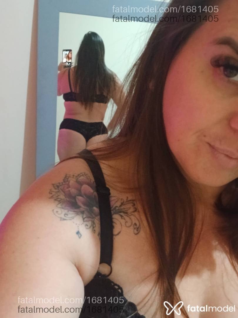 Acompanhante mulher com cabelo castanho de olhos mel - Raphaela