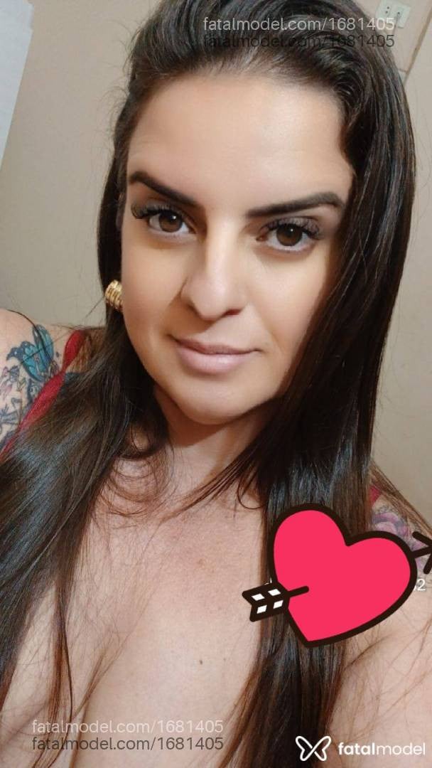 Acompanhante mulher com cabelo castanho de olhos mel em Marília - Raphaela