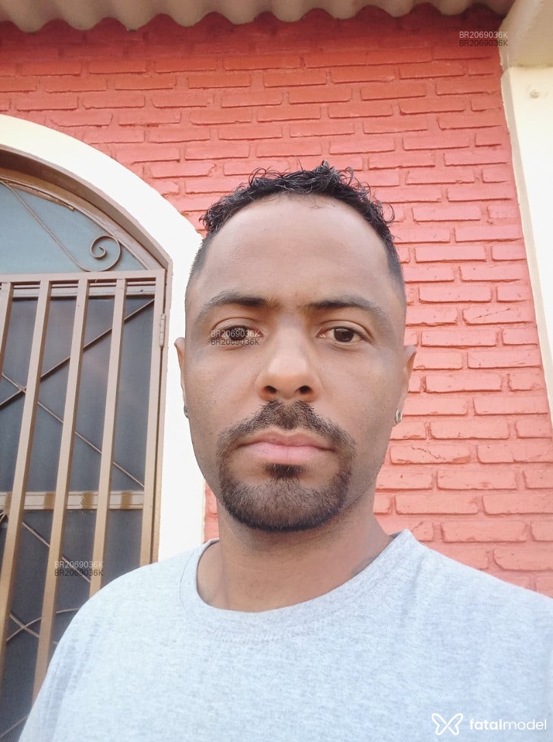 Acompanhante homem morena (o) de olhos castanhos em Rio Verde - Guilherme