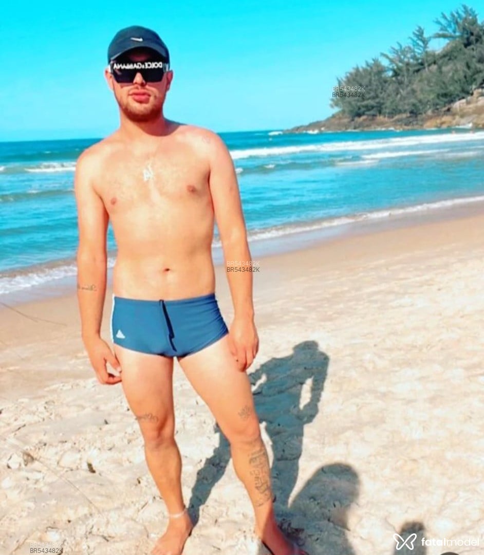 Acompanhante homem com cabelo castanho de olhos castanhos em Imbituba Acompanhante homem com cabelo castanho de olhos castanhos em Imbituba - Leo Hainzenreder