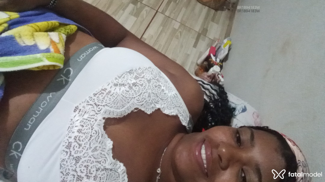 Acompanhante mulher com cabelo colorido de olhos castanhos - Nhega lyz Acompanhante mulher com cabelo colorido de olhos castanhos - Nhega lyz
