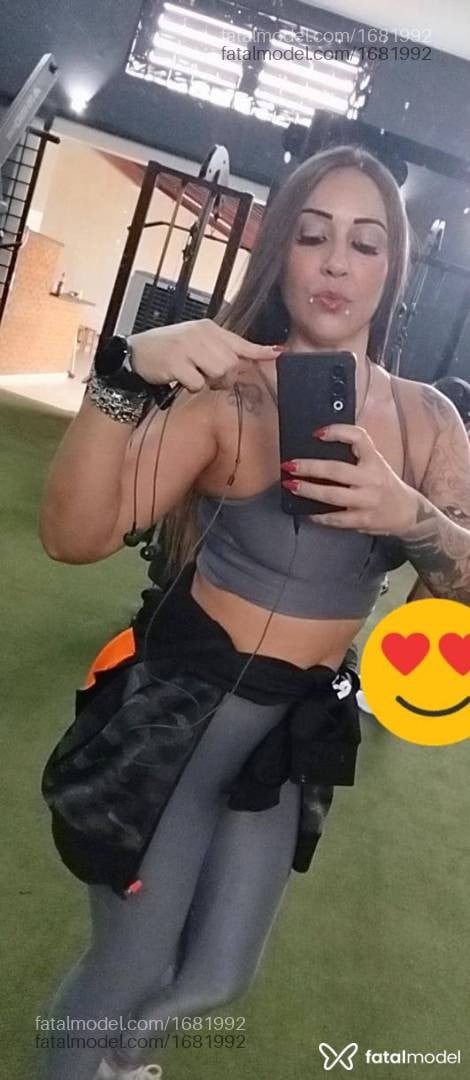 Acompanhante mulher loira (o) de olhos castanhos - Giovana