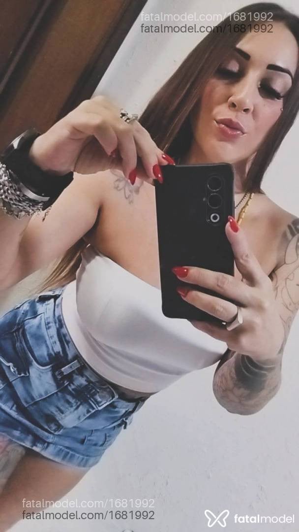 Acompanhante mulher loira (o) de olhos castanhos - Giovana