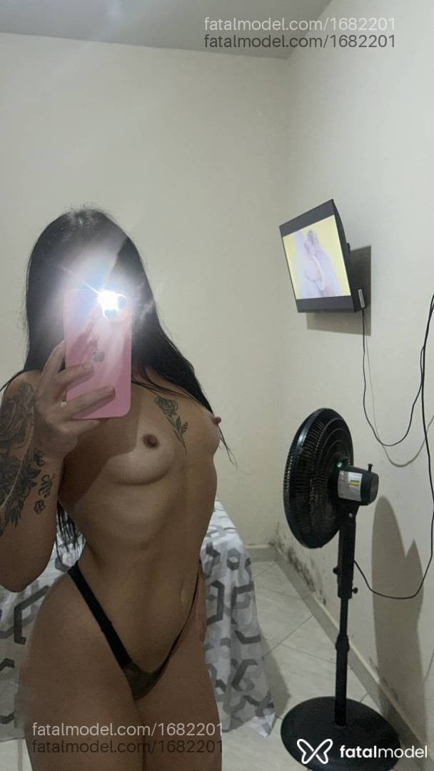 Acompanhante mulher morena (o) de olhos pretos - Mia Ravelle