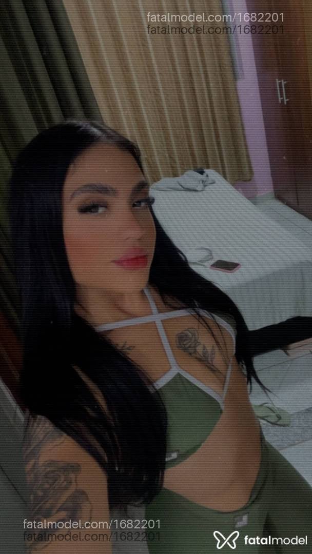 Acompanhante mulher morena (o) de olhos pretos - Mia Ravelle