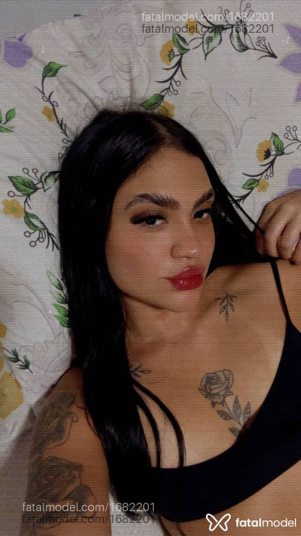Acompanhante mulher morena (o) de olhos pretos - Liz Monteiro