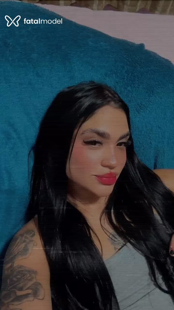Acompanhante mulher morena (o) de olhos pretos - Mia Ravelle